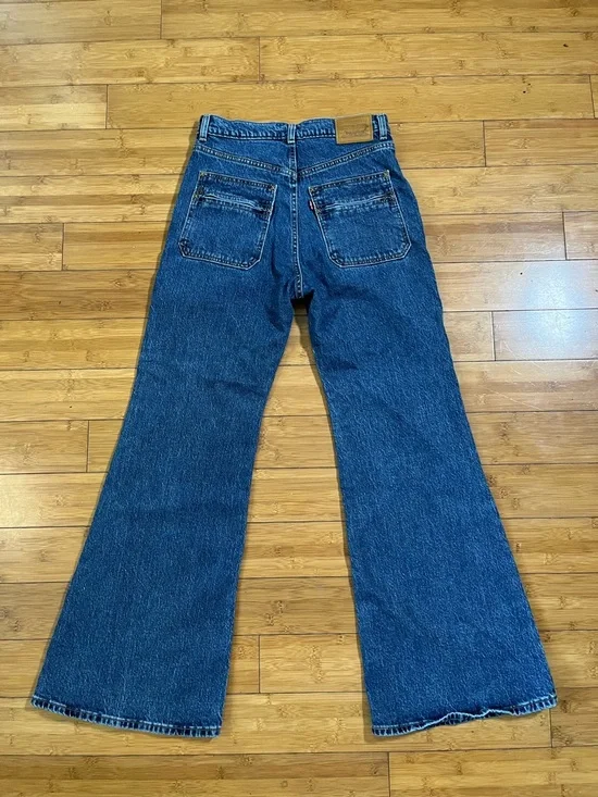 Levi's Ribcage Bell Flared Super High-Rise Jeans with Zipper Detail 70s Inspired - Picture 9 of 14